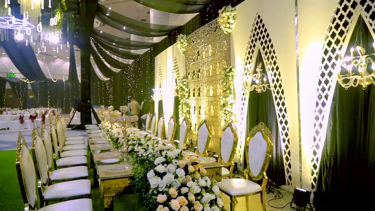 Bride & Groom Table: Ivory lattice reception at Army Golf Club
