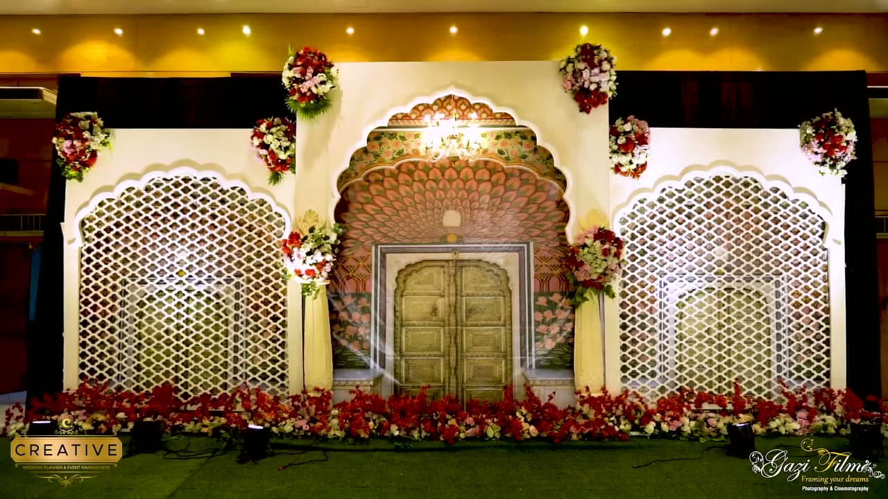 Photobooth Decoration: Classic ivory reception at Golf Garden